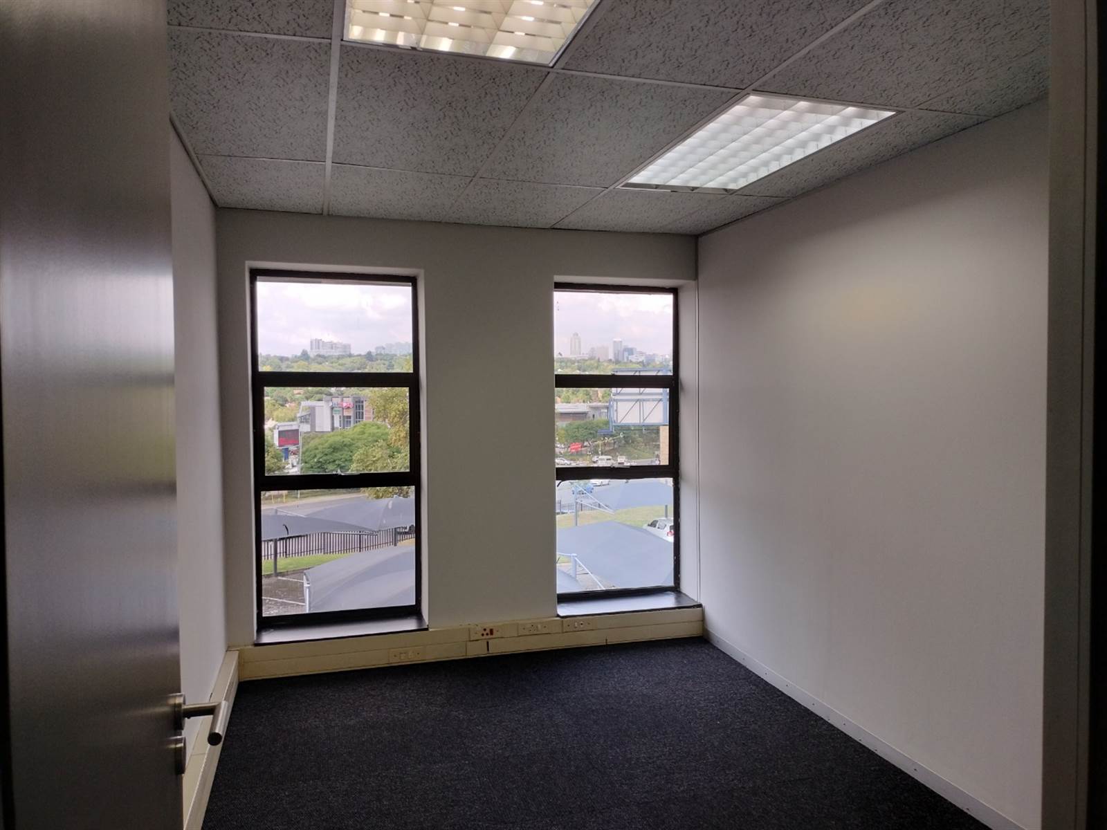 292  m² Commercial space in Sandown photo number 11