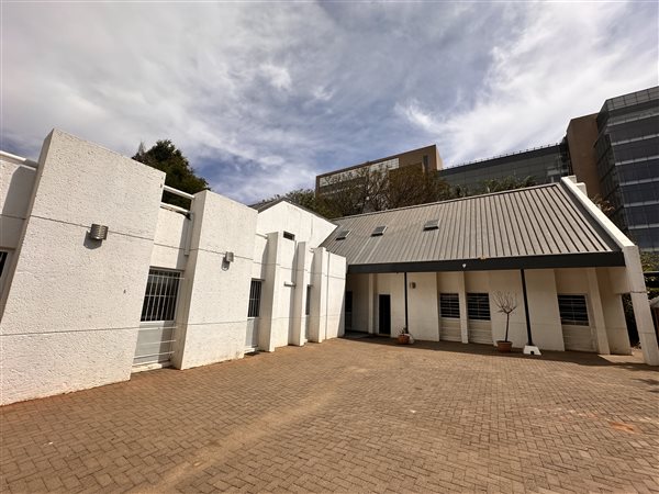 650  m² Commercial space