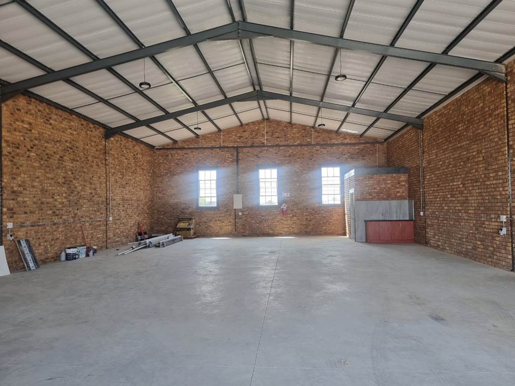 1000  m² Industrial space in Derdepoort photo number 9