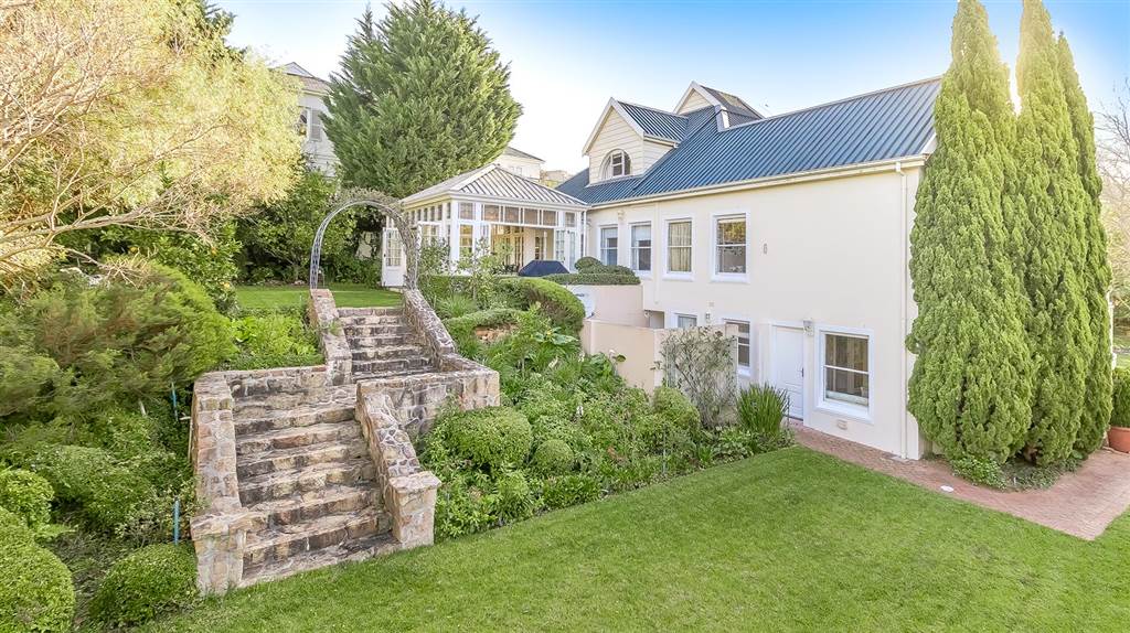 4 Bed House in Constantia photo number 2