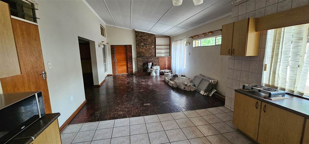 9 Bed House in Polokwane Central photo number 8
