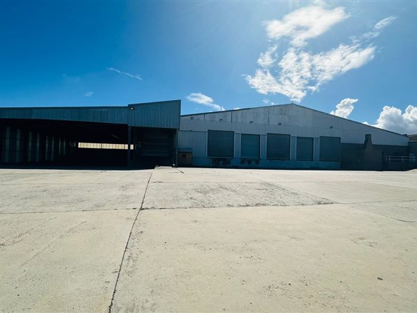 7 500  m² Industrial space