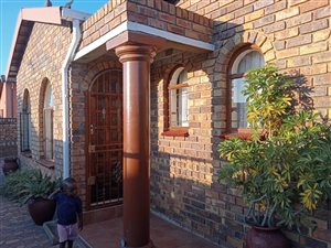 4 Bed House in Duduza