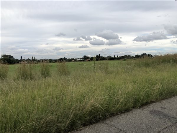 990 m² Land available in Sonneveld