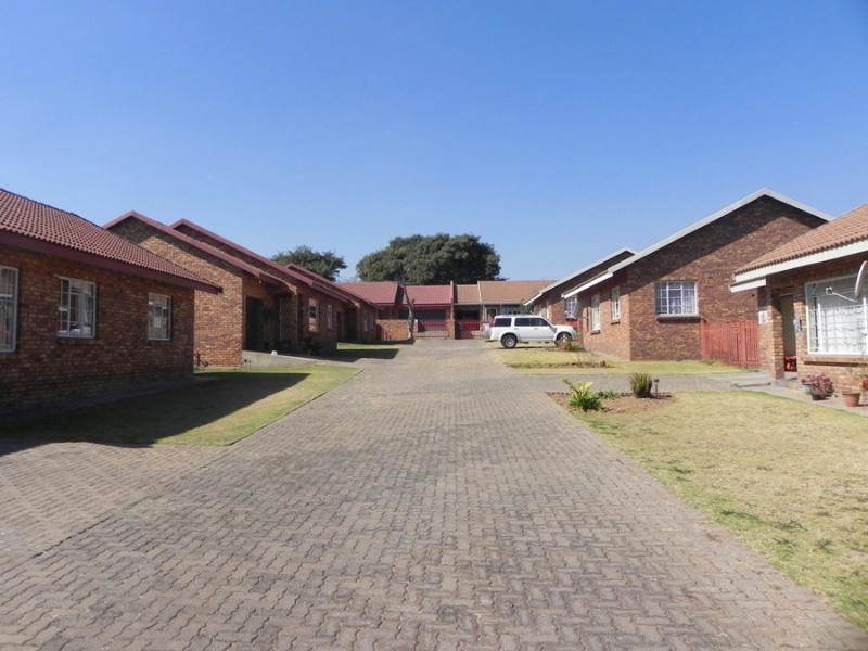 2 Bed Apartment in Lydenburg photo number 5