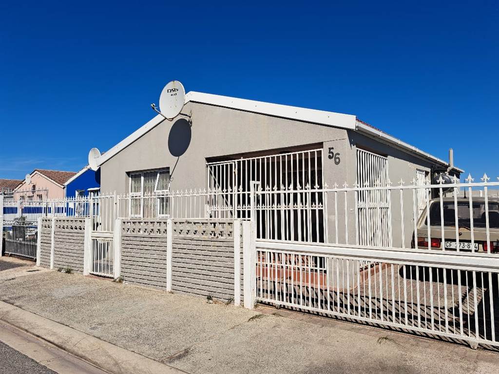 2 Bed House in Mitchells Plain photo number 2