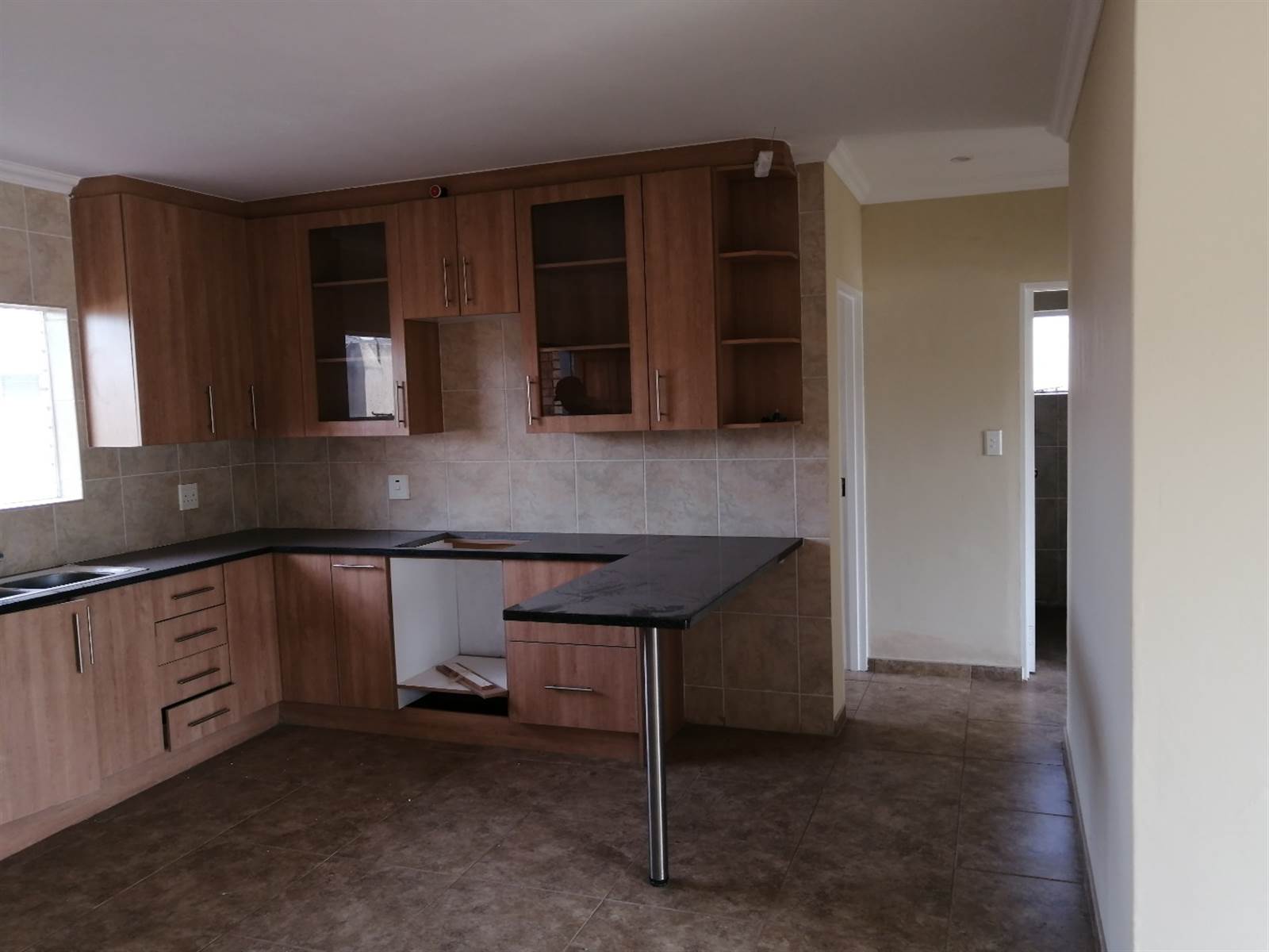2 Bed Townhouse in Lenasia South photo number 5