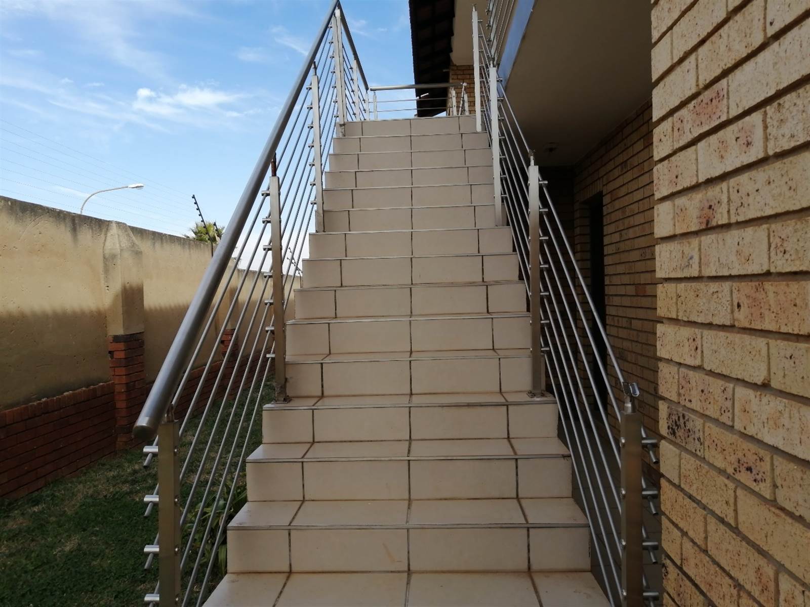 2 Bed Townhouse in Lenasia South photo number 10