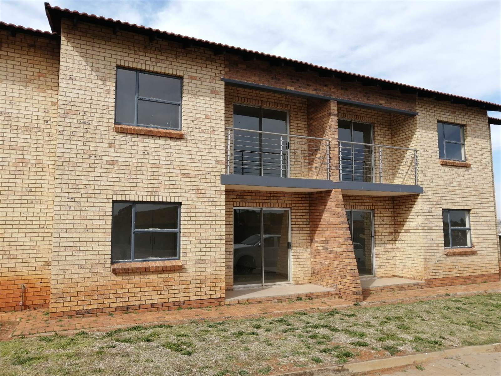2 Bed Townhouse in Lenasia South photo number 1