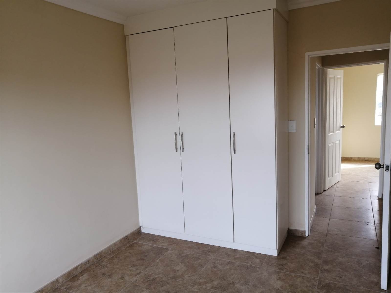 2 Bed Townhouse in Lenasia South photo number 17