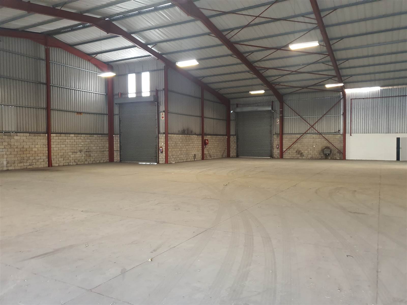 1193  m² Industrial space in Deal Party photo number 5