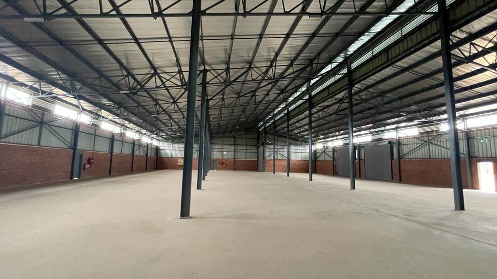 1730  m² Industrial space in Monavoni photo number 3