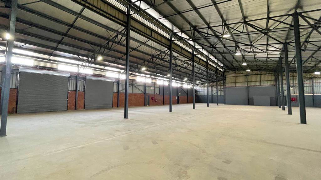 1730  m² Industrial space in Monavoni photo number 2