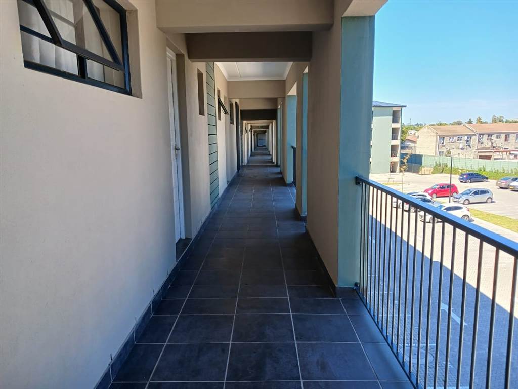 1 Bed Apartment in Oakglen photo number 3