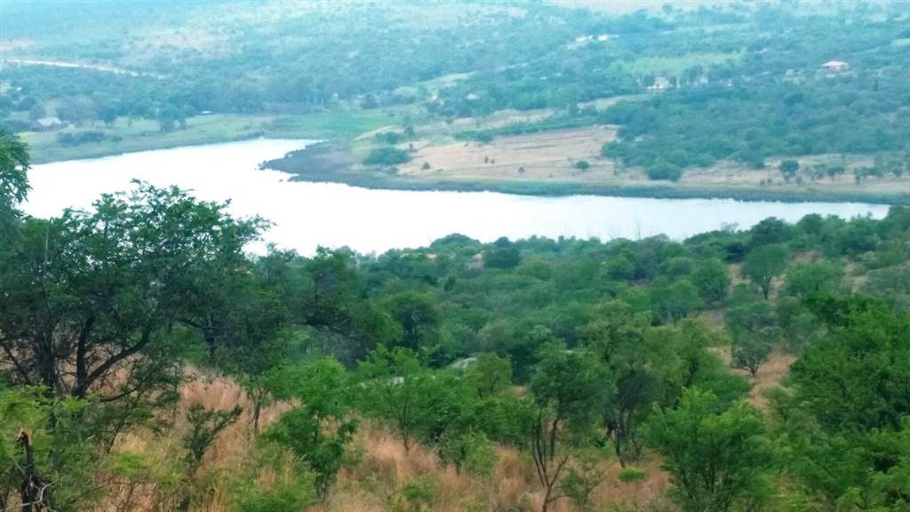 195 ha Land available in Hartbeespoort Dam photo number 1