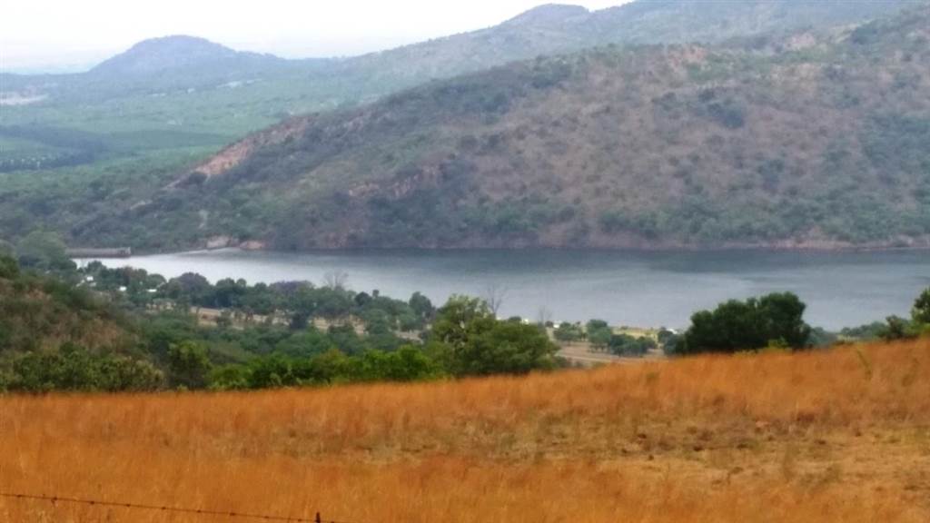 195 ha Land available in Hartbeespoort Dam photo number 2
