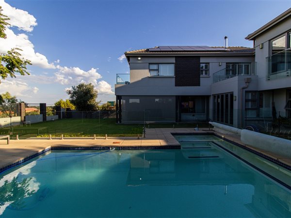 4 Bedroom House 4 Bedroom House