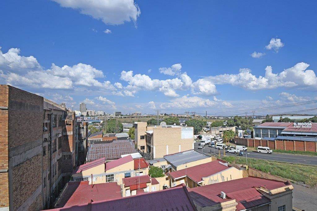 4 Bed Apartment in Fordsburg photo number 29