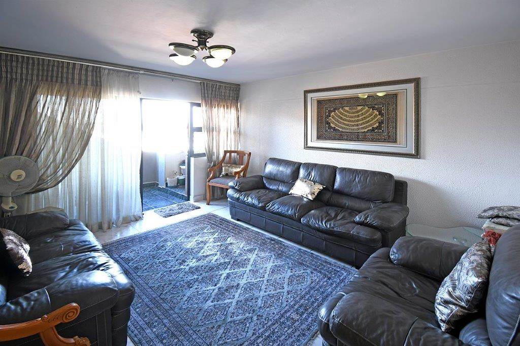 4 Bed Apartment in Fordsburg photo number 7
