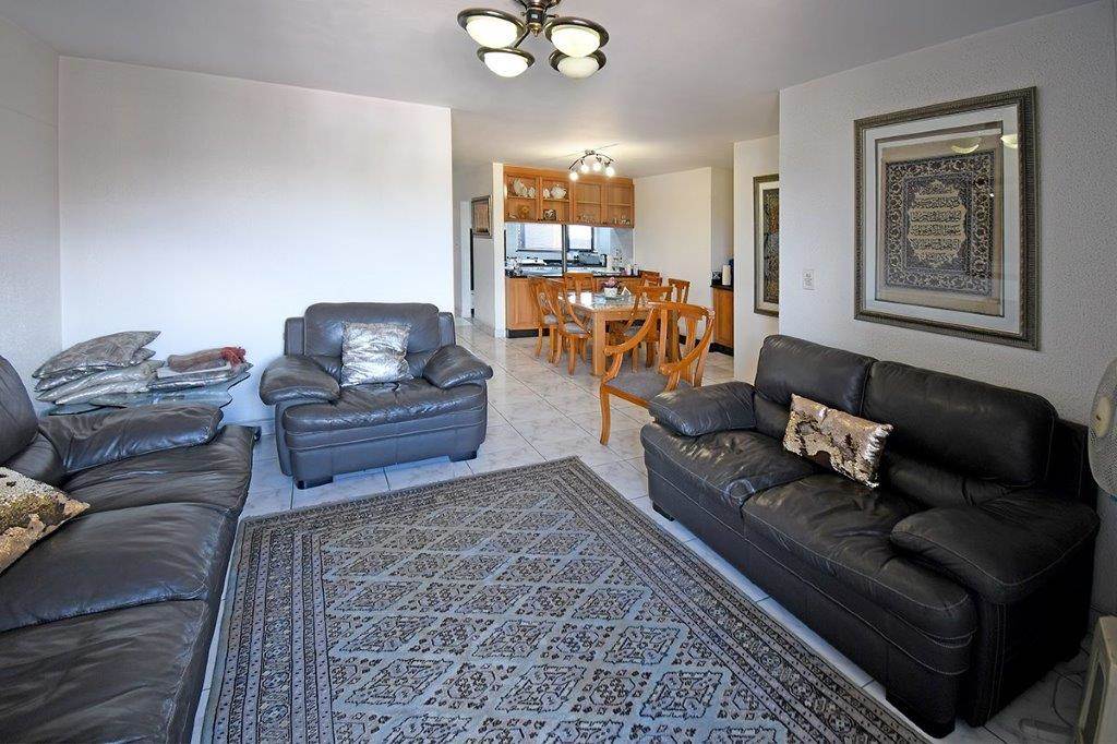 4 Bed Apartment in Fordsburg photo number 6