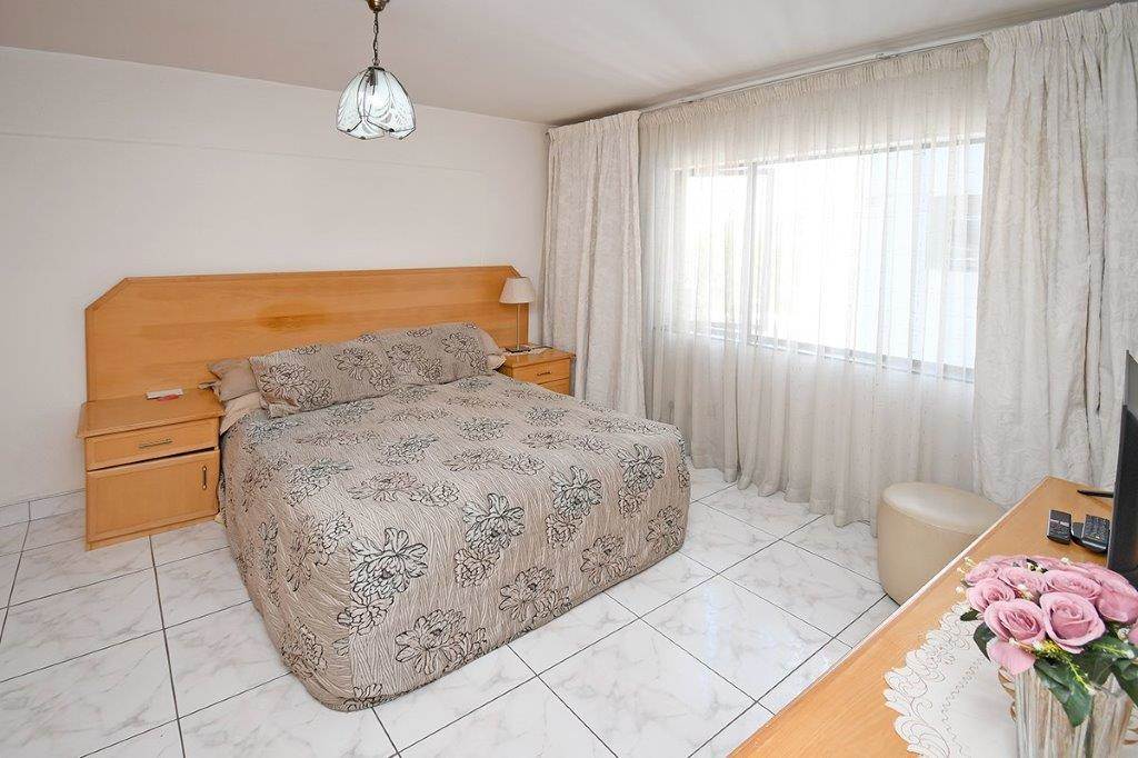 4 Bed Apartment in Fordsburg photo number 23