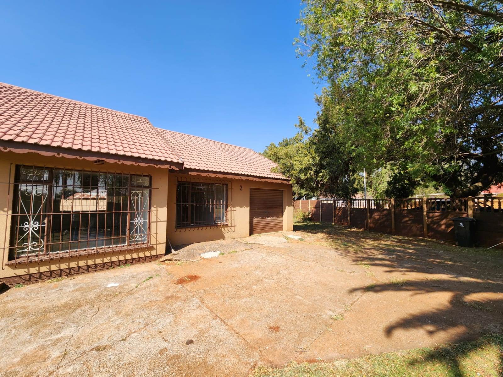 3 Bed House in Krugersrus photo number 1