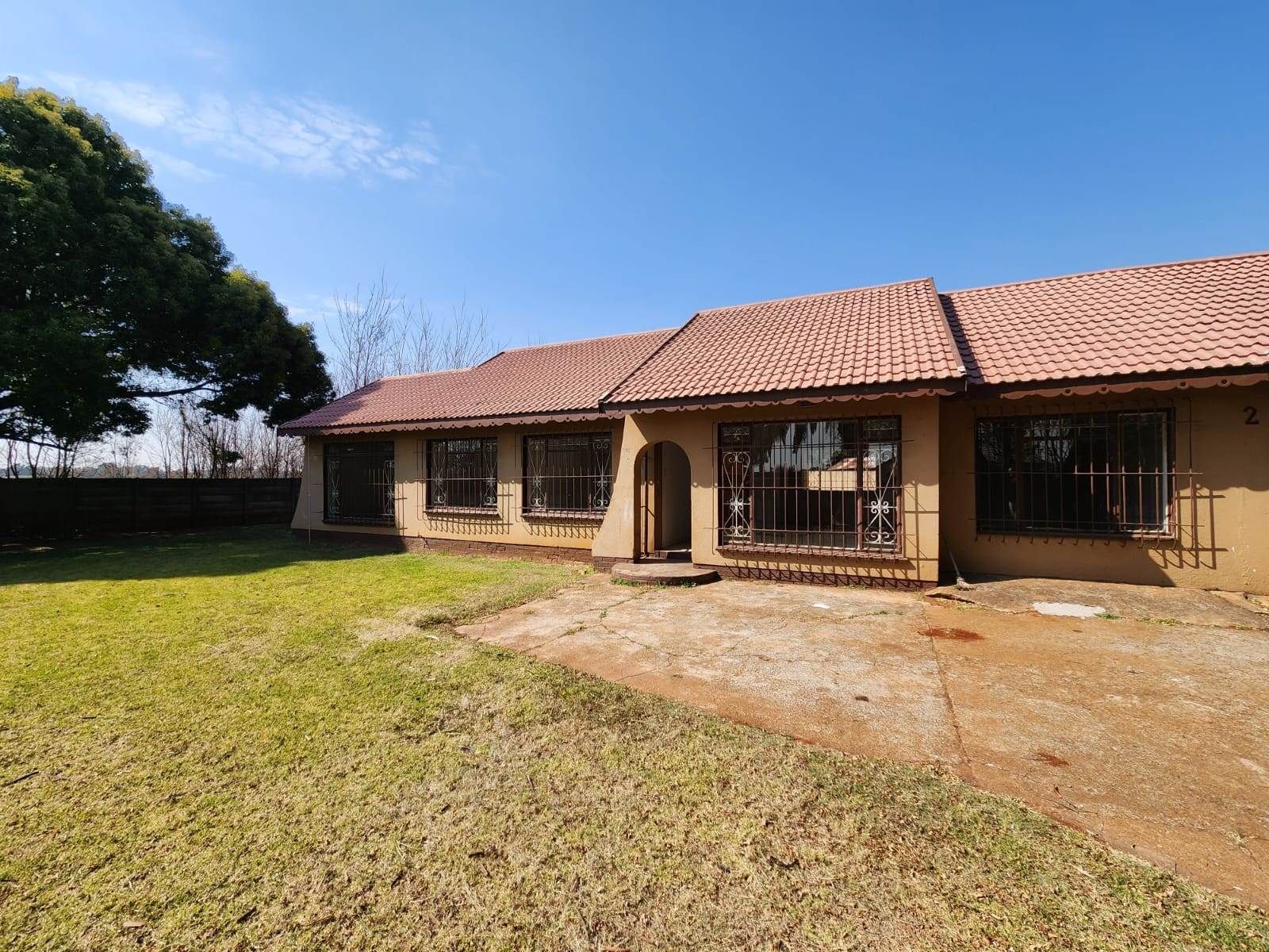 3 Bed House in Krugersrus photo number 2
