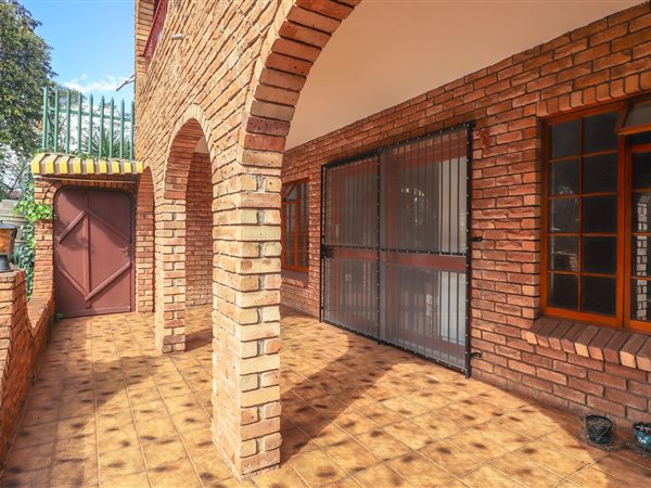 6 Bedroom House 6 Bedroom House