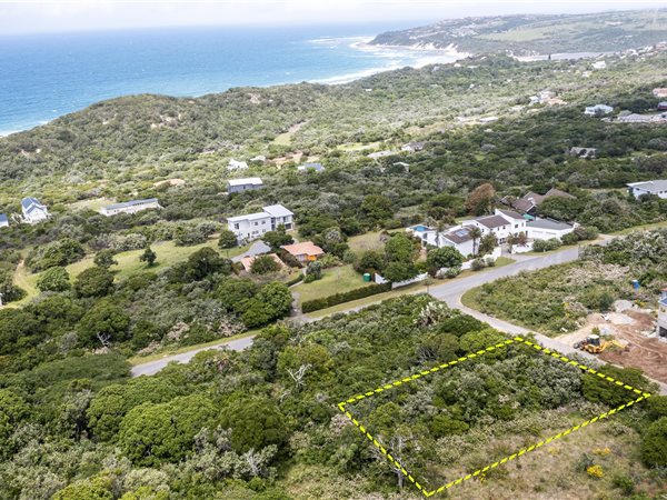 1014 m² Land available in Cintsa