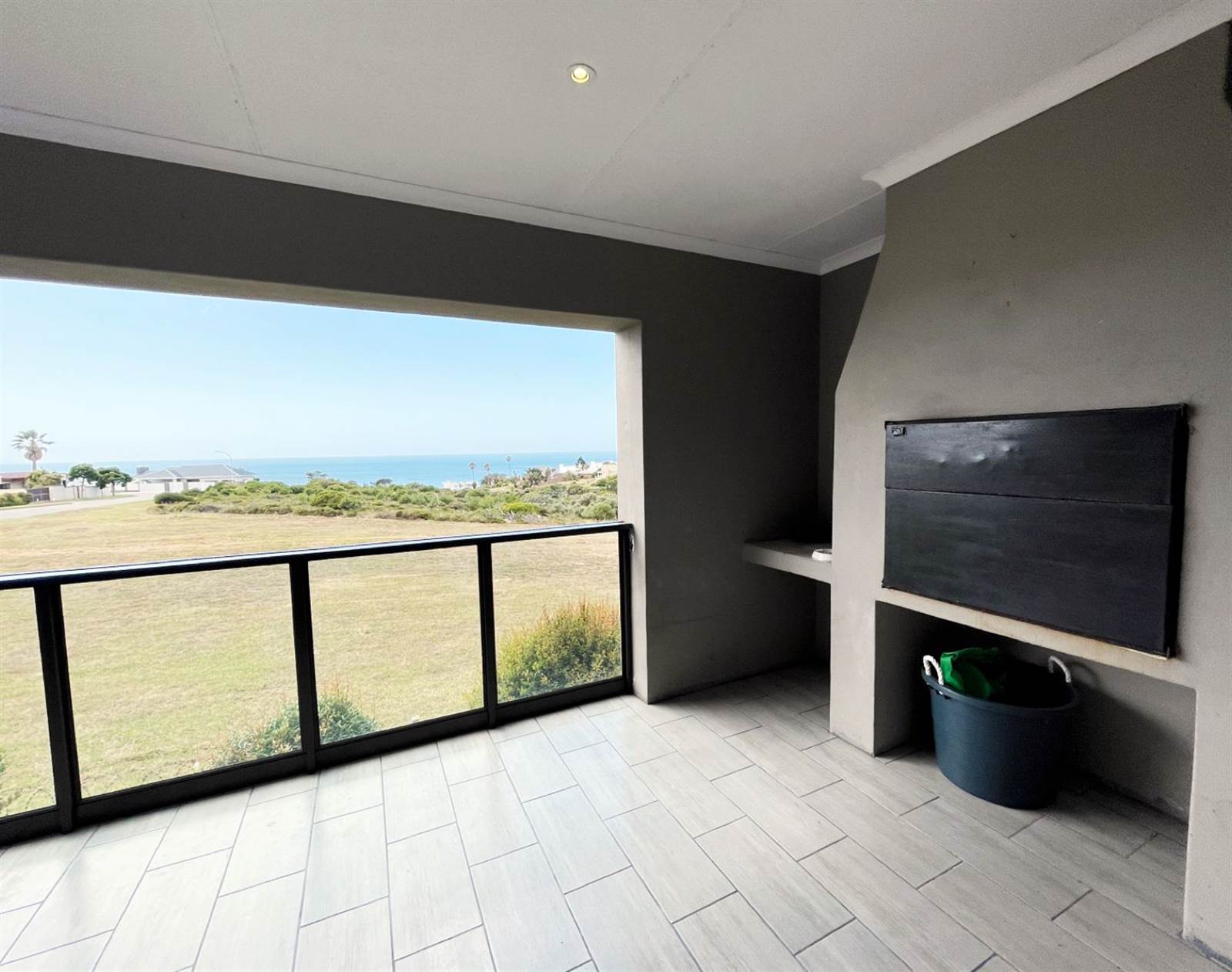 3 Bed Townhouse in Jeffreys Bay photo number 14