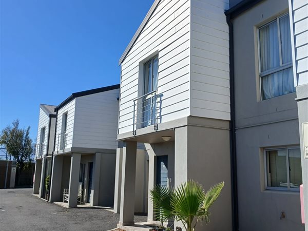 3 Bedroom Townhouse 3 Bedroom Townhouse