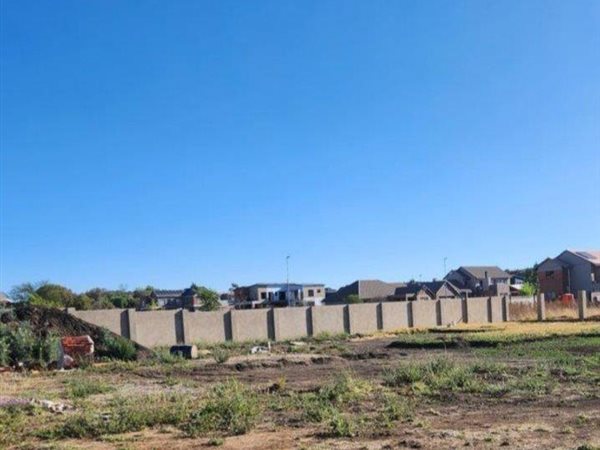 1250 m² Land available in Somerton Estate
