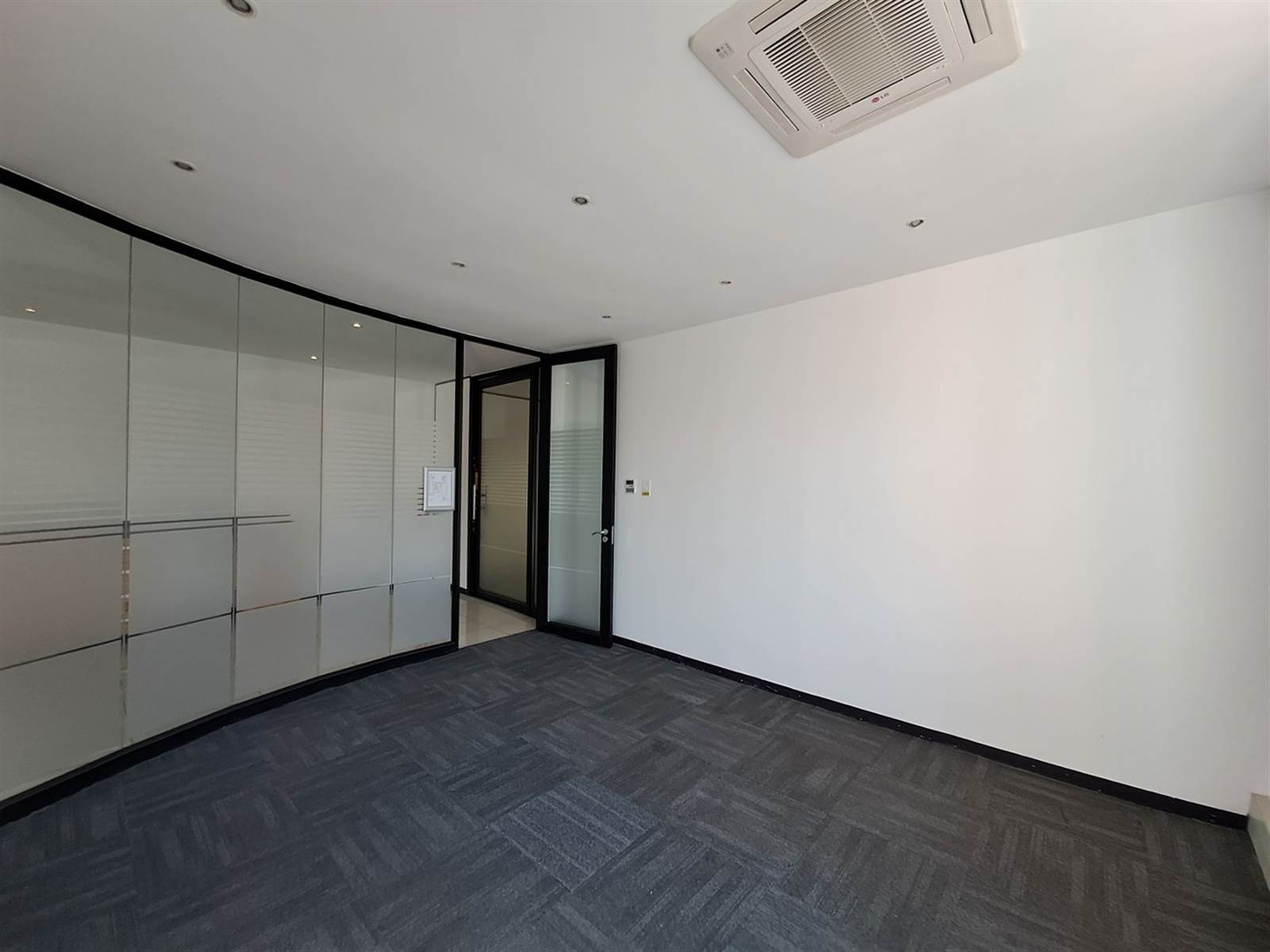 1018  m² Commercial space in Morningside photo number 11