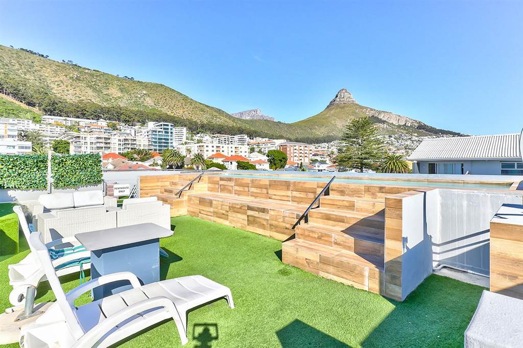 2 Bed Apartment in Sea Point photo number 19