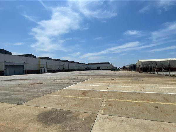 6 800  m² Industrial space