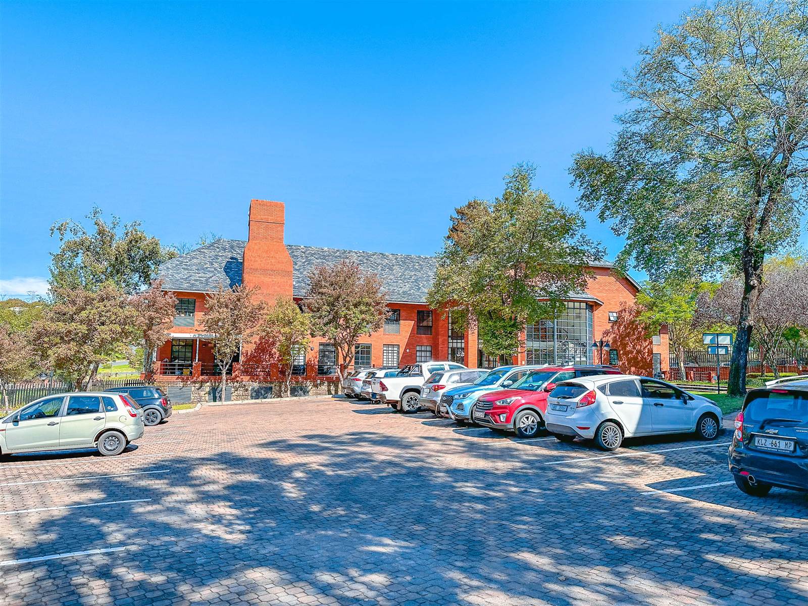 338.2  m² Commercial space in Bryanston photo number 3