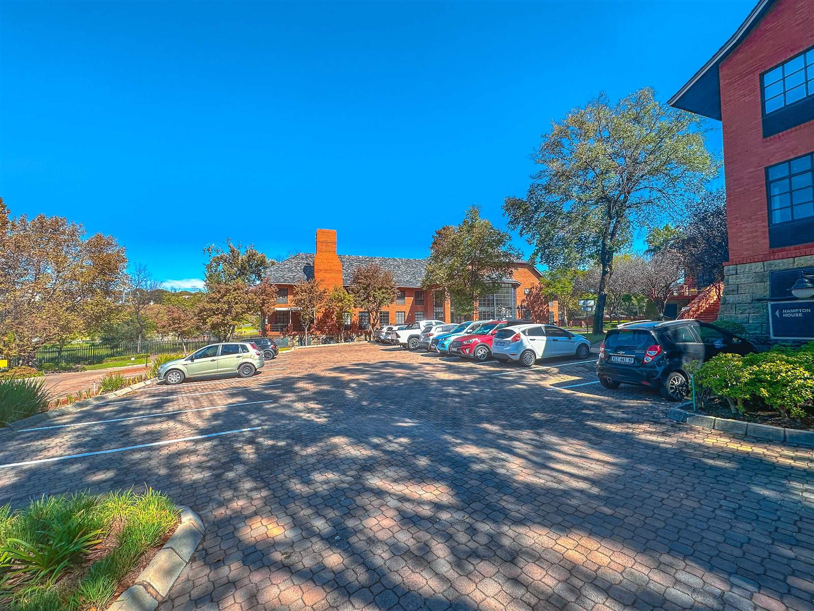 338.2  m² Commercial space in Bryanston photo number 1