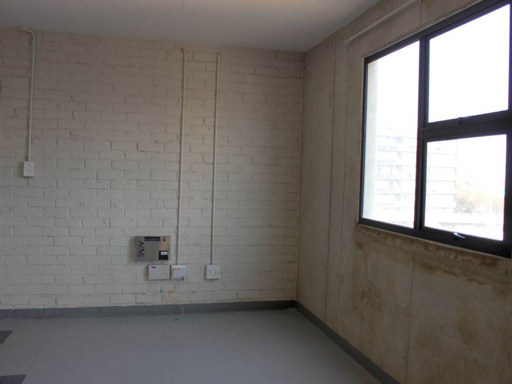 Bachelor apartment in Maboneng photo number 3