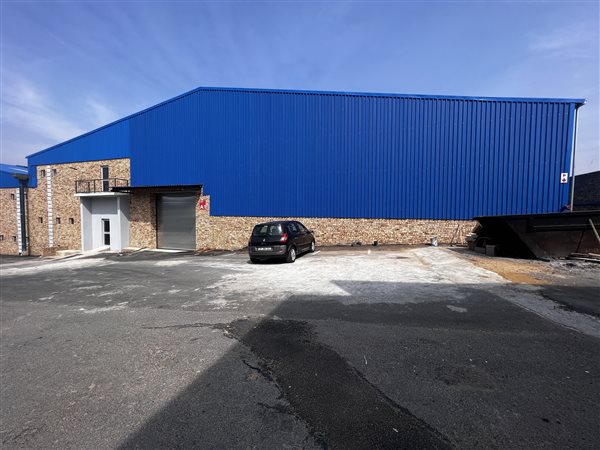 1 100  m² Industrial space