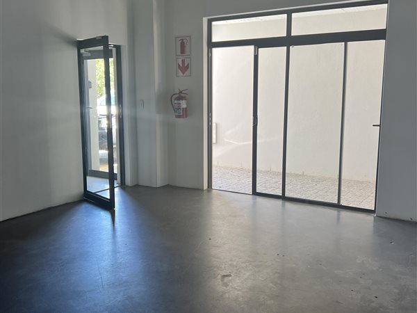 109  m² Commercial space