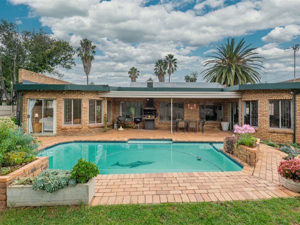 4 Bedroom House 4 Bedroom House