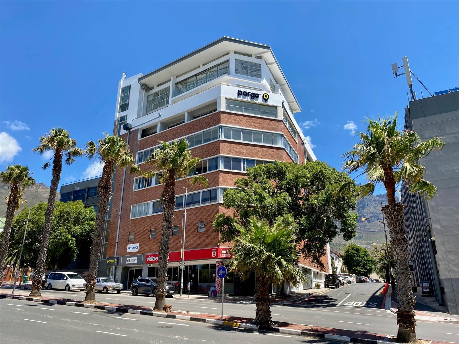 800  m² Commercial space in Cape Town City Centre photo number 2
