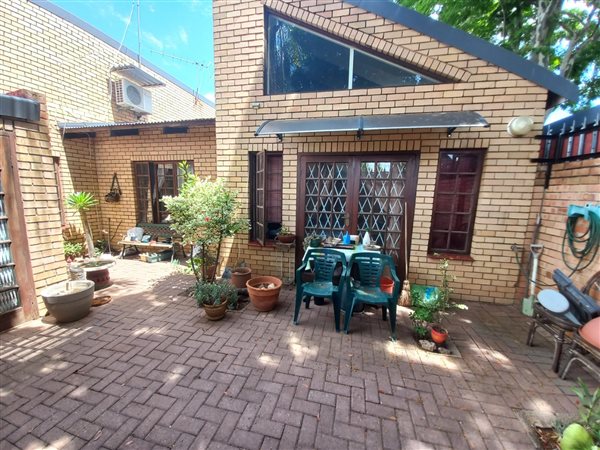 3 Bedroom Townhouse 3 Bedroom Townhouse