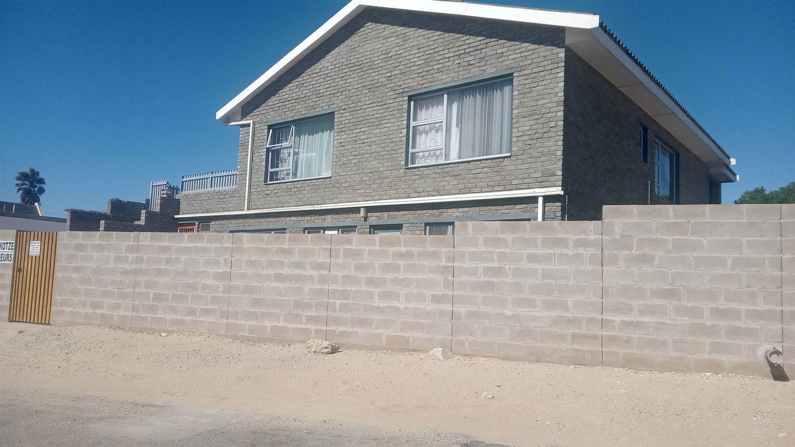 4 Bed House in Port Nolloth photo number 2