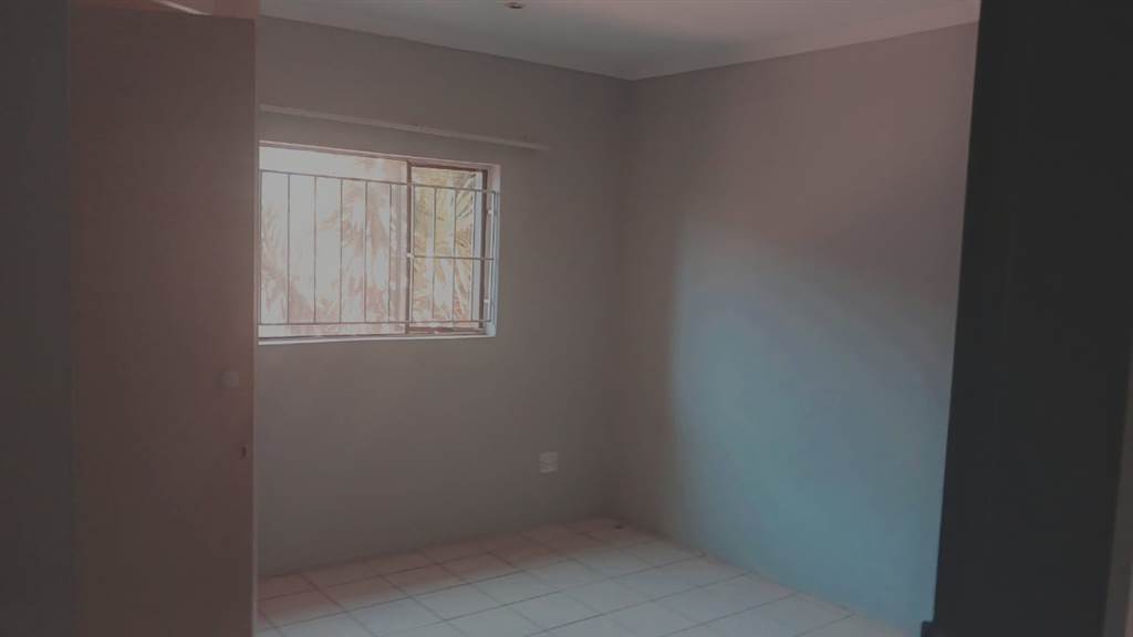 4 Bed House in Bezuidenhout Valley photo number 20