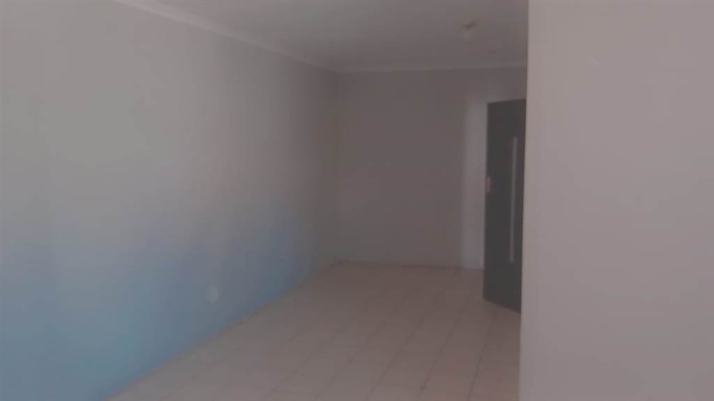 4 Bed House in Bezuidenhout Valley photo number 8