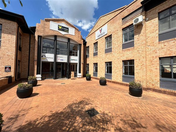 267  m² Commercial space in Constantia Kloof