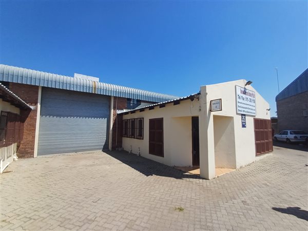 300  m² Industrial space in Ladanna