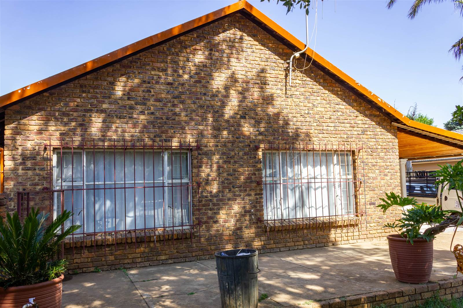 6 Bed House in Pretoria North photo number 3