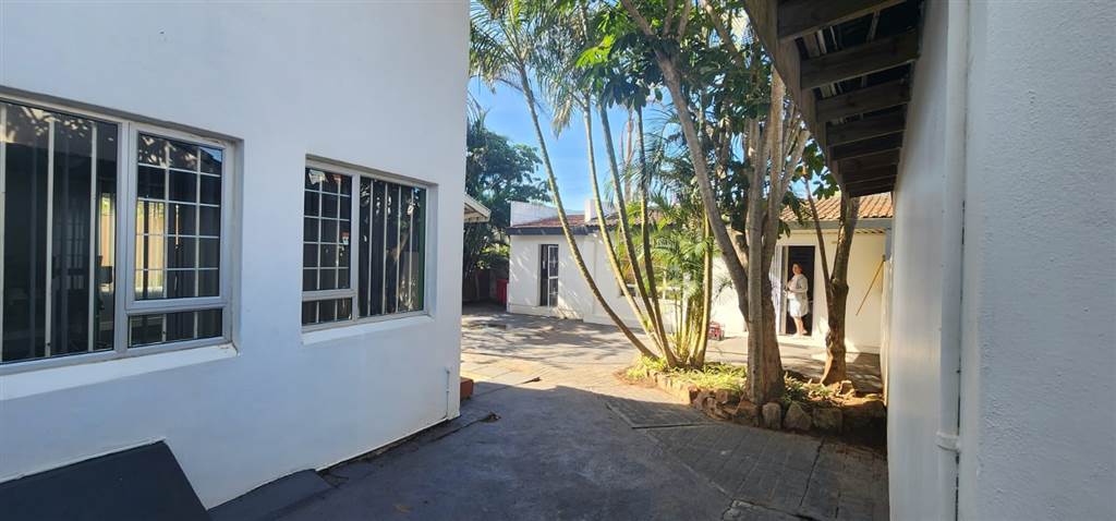 275  m² Commercial space in Amanzimtoti photo number 22